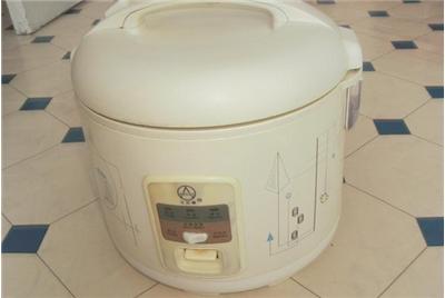那些点亮生活的古老电器 电饭锅、电话机、台灯与风扇的温情回忆